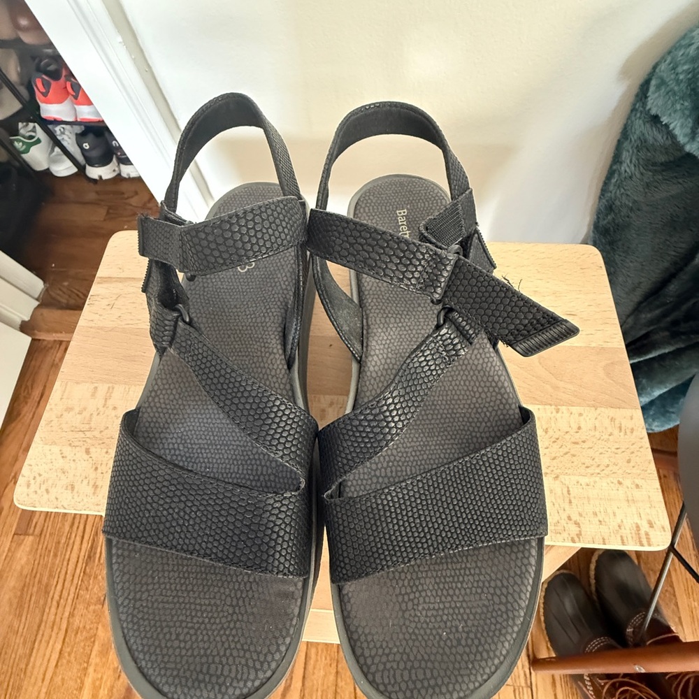 Baretraps Malyka 1-1 1/2 in Platform Strappy Sandals Woman’s 9 - Picture 3 of 6
